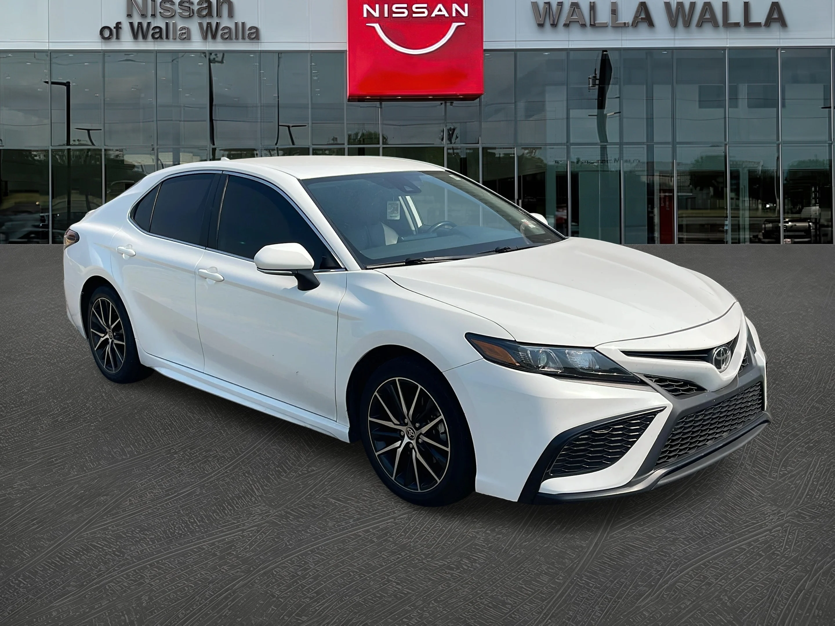 2024 Toyota Camry SE - Photo 1