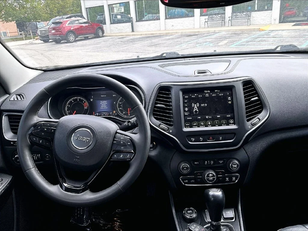 Used 2023 Black Jeep Altitude image 21