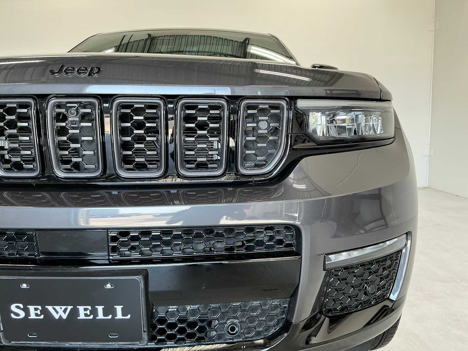 Used 2024 Baltic Gray Metallic Clearcoat Jeep Summit image 8