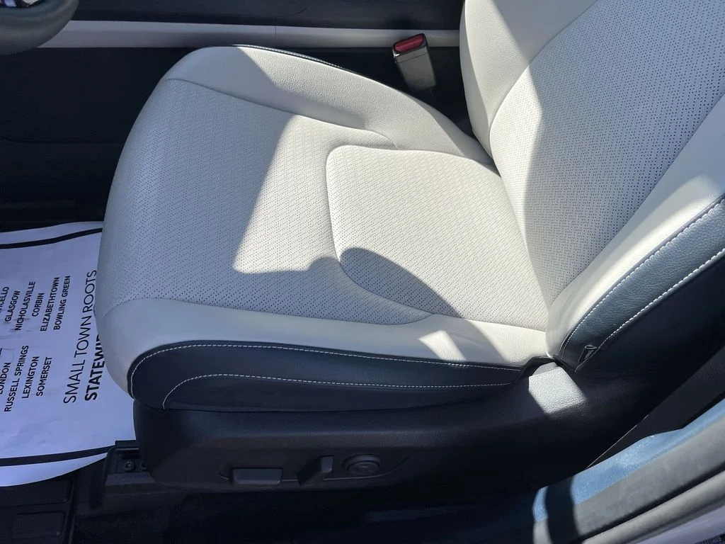 Used 2025 White Kia SX Prestige image 12