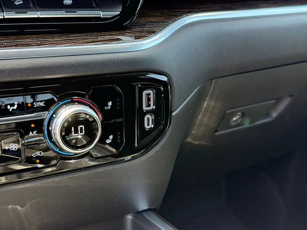 New 2026 Summit White GMC Elevation image 24