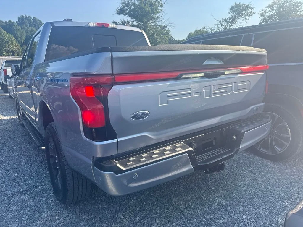 Used 2022 Blue Ford Lariat image 4