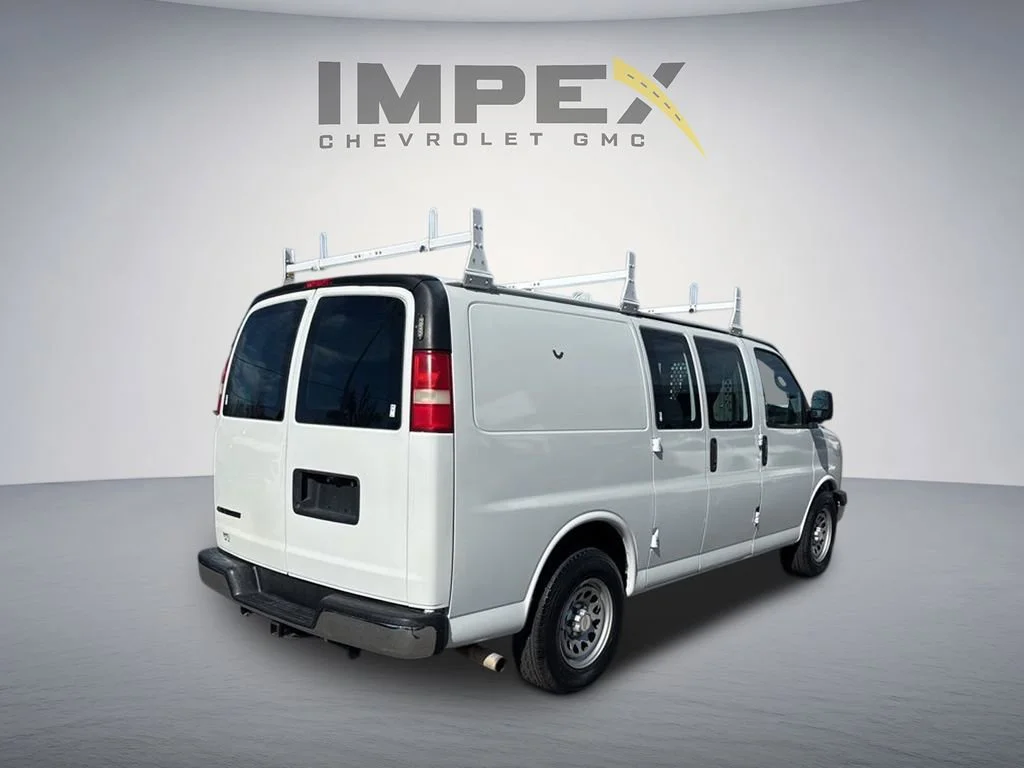Used 2011 SUMMIT WHITE Chevrolet  image 5