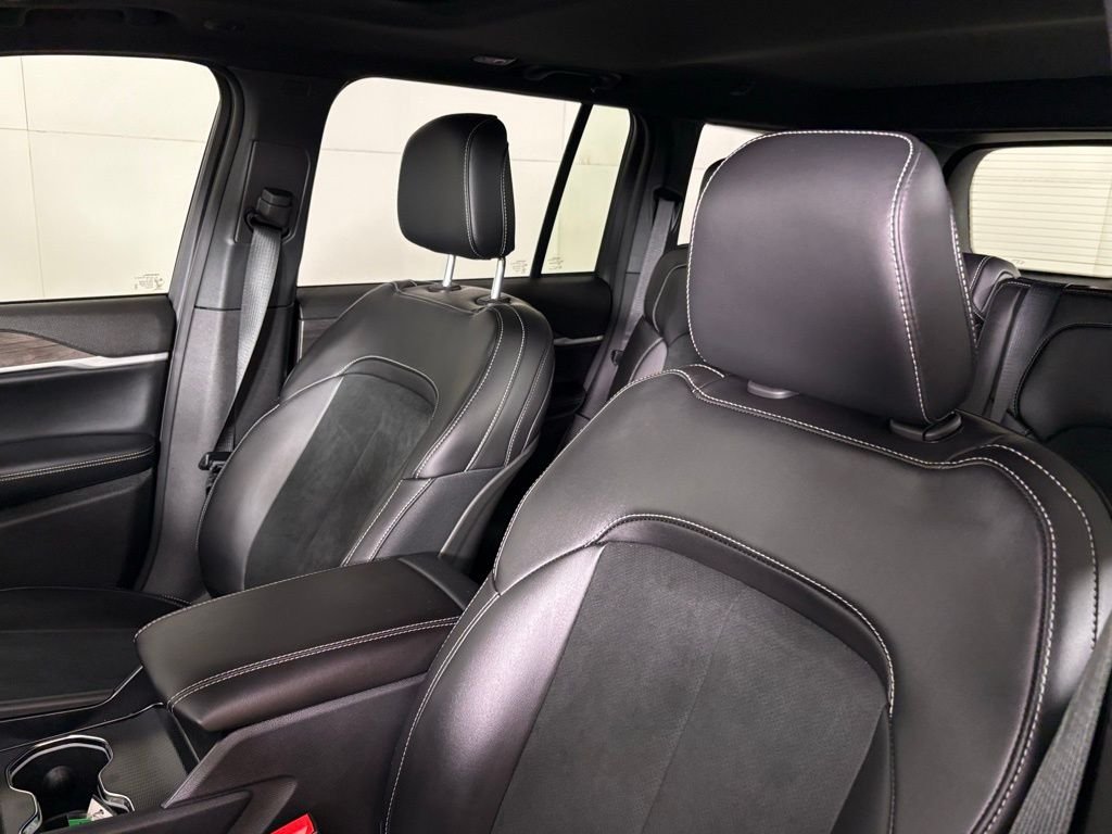 New 2026 Baltic Gray Metallic Clear-Coat Exterior Paint Jeep Altitude image 19