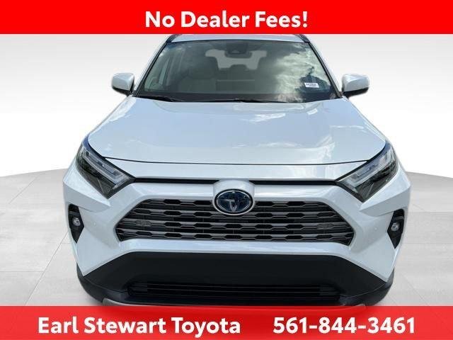 Certified Used 2024 WIND CHILL PEARL Toyota  image 11