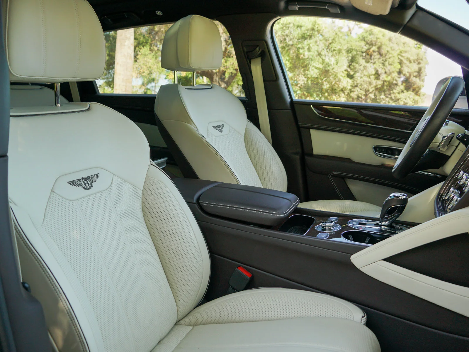 Certified Used 2023 White Sand by Mulliner Bentley  image 23