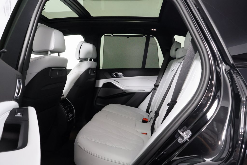 New 2026 Black Sapphire Metallic BMW xDrive40i image 6