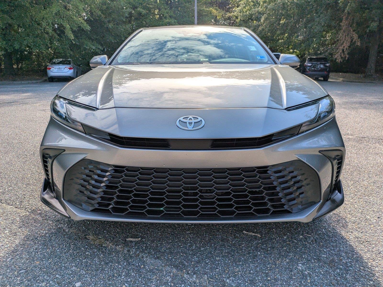 Used 2025  Toyota SE image 9