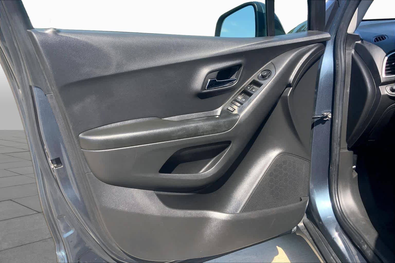 Used 2022 Shadow Gray Metallic Chevrolet LT image 21