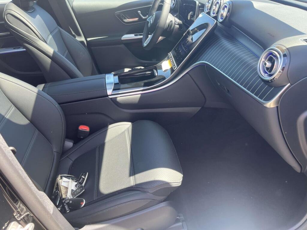 New 2026 2040/Black Mercedes-Benz GLC 300 image 23
