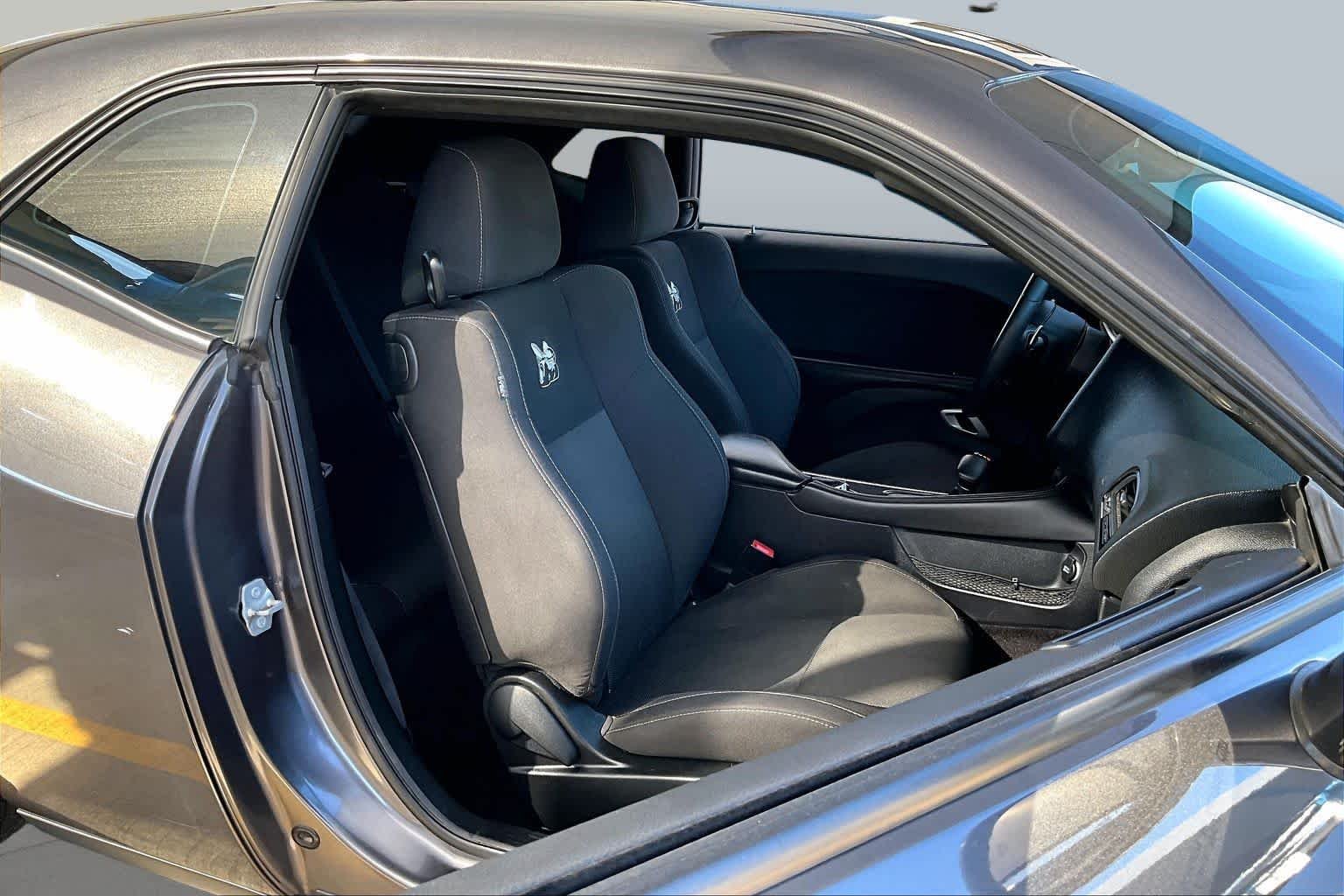 Used 2016 Granite Pearlcoat Dodge R/T Scat Pack image 9