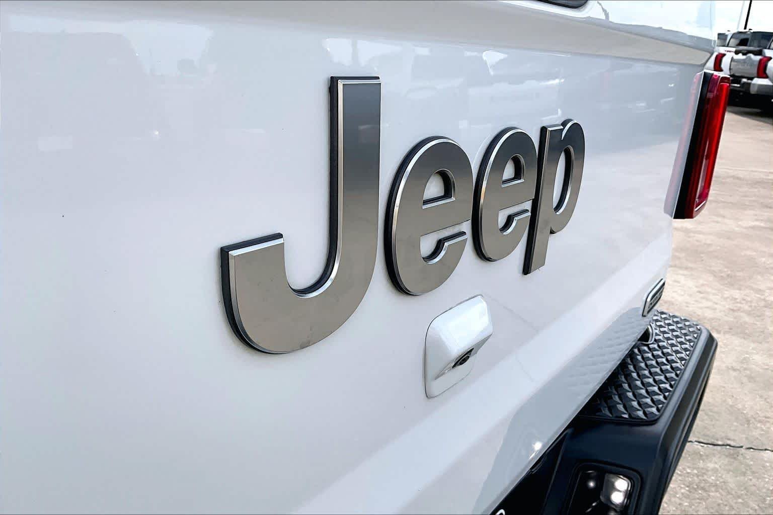 Used 2023 Bright White Clearcoat Jeep Overland image 30