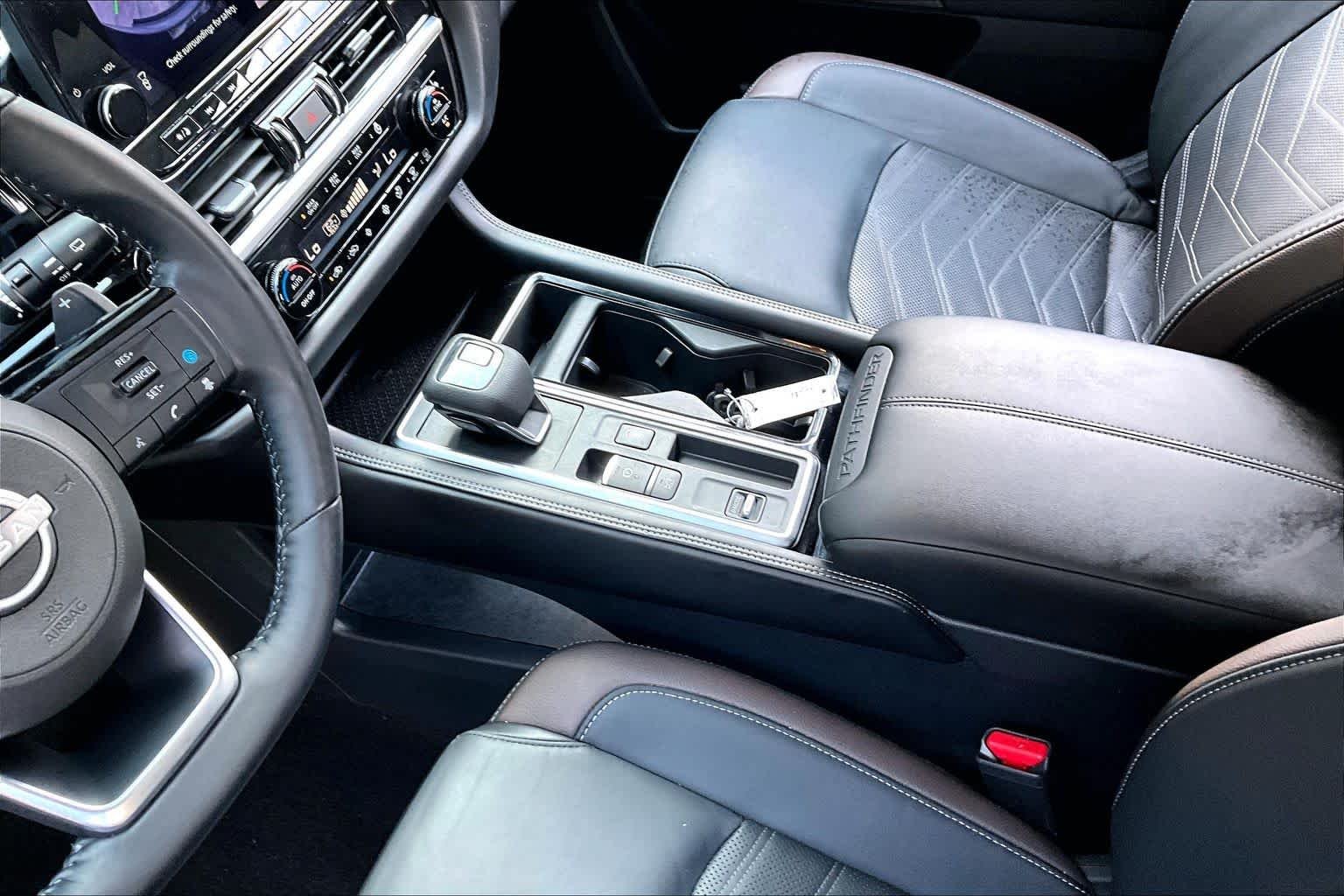 Used 2025 Super Black Nissan Platinum image 17
