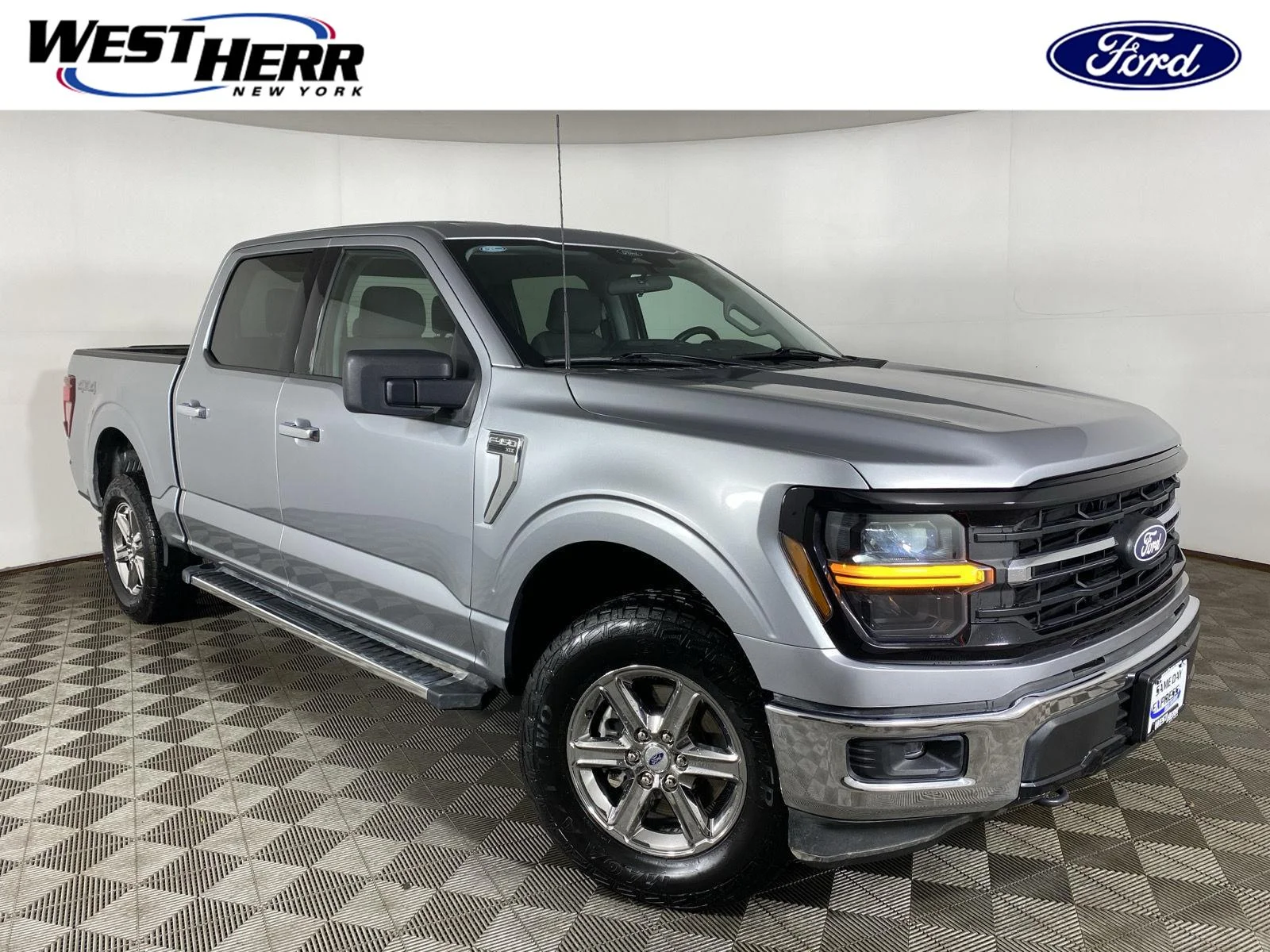 Used 2025 Iconic Silver Ford XLT image 1