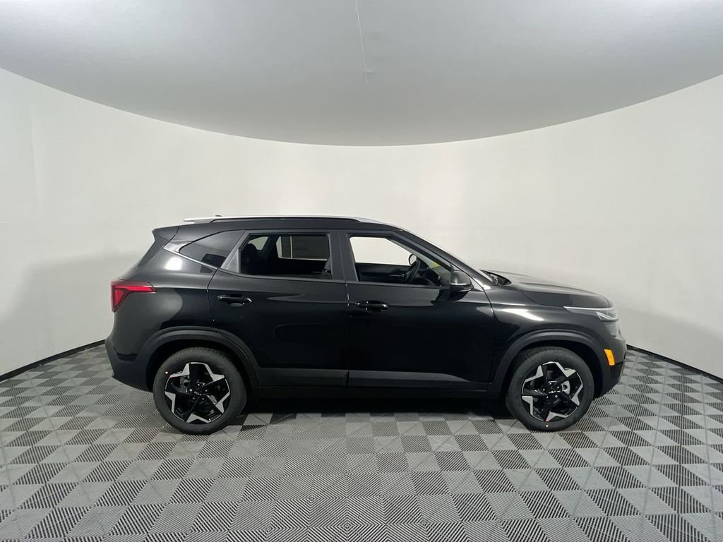 New 2026 Fusion Black Kia S image 2
