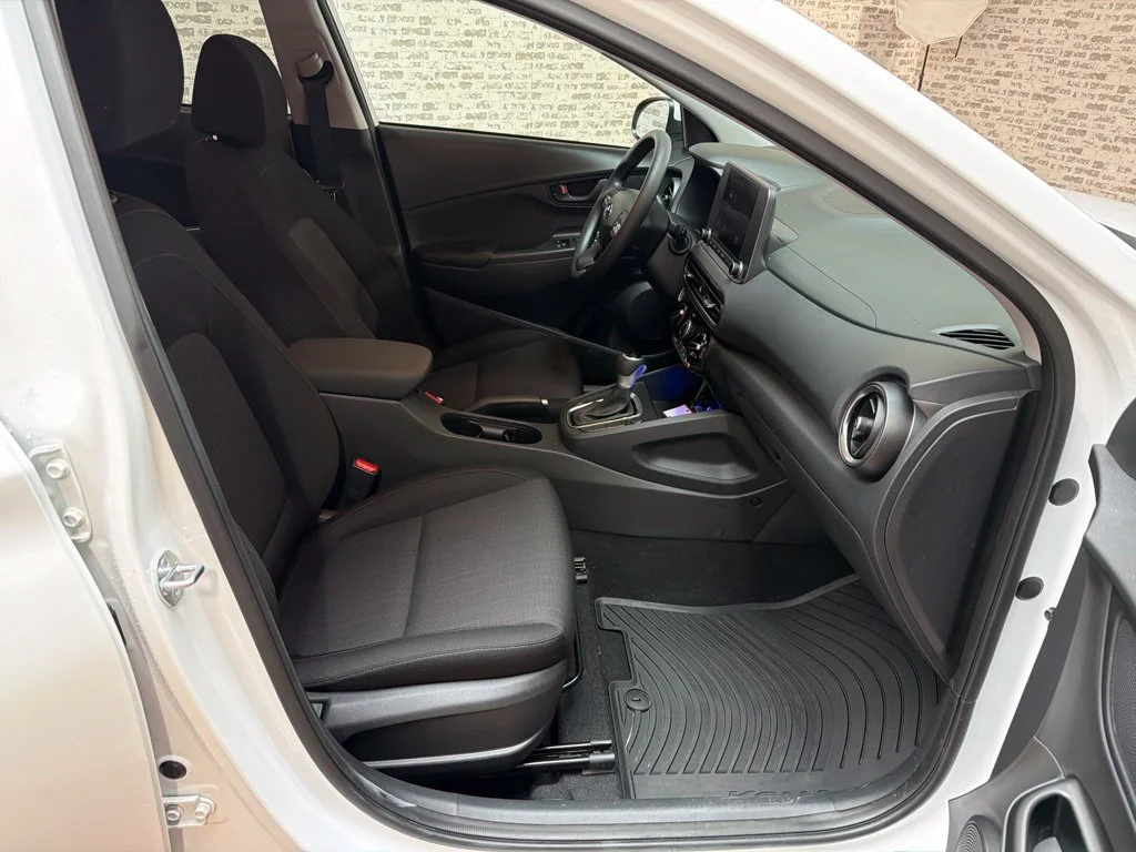 Used 2023 Lunar White Hyundai SEL image 10