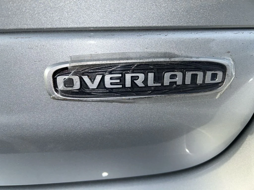 New 2024 Silver Zynith Exterior Paint Jeep Overland 4xe image 22