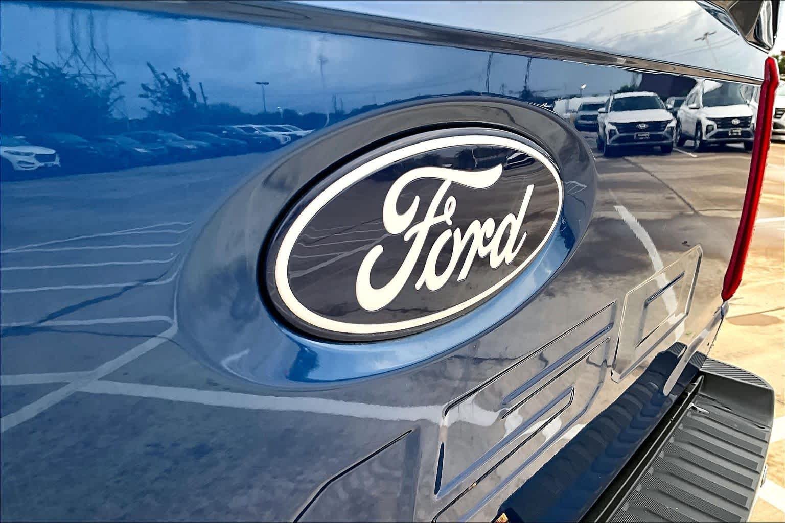 Used 2025 Atlas Blue Metallic Ford XLT image 10