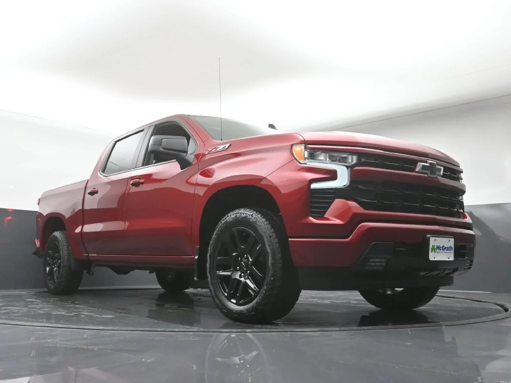 Used 2025 Red Chevrolet RST image 28