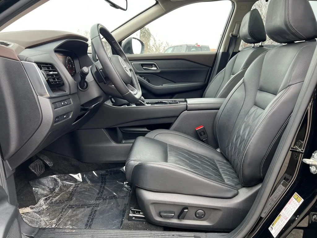 Used 2022 Black Nissan Platinum Intelligent AWD image 10