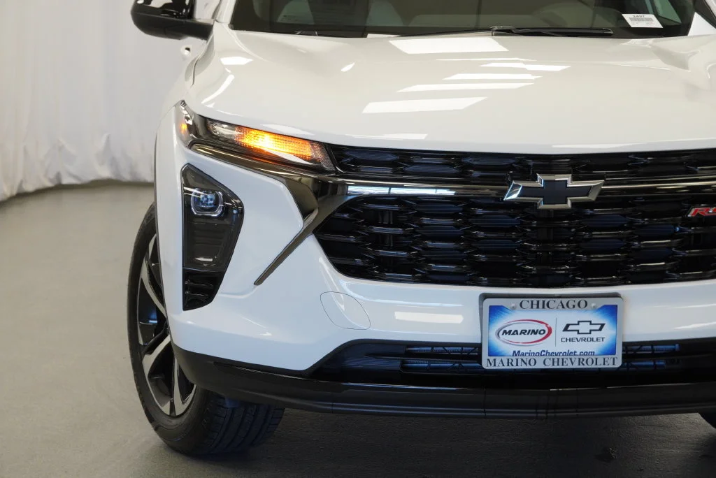 New 2026 Summit White Chevrolet 1RS image 10