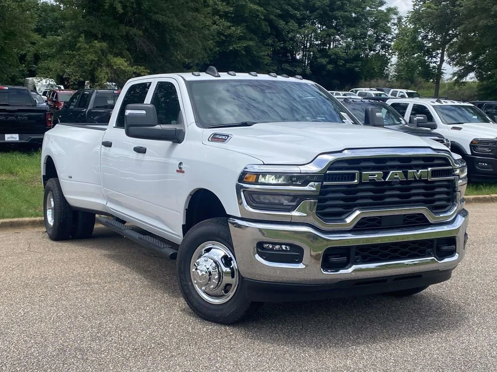 New 2026 Bright White Clear-Coat Exterior Paint RAM Tradesman image 32