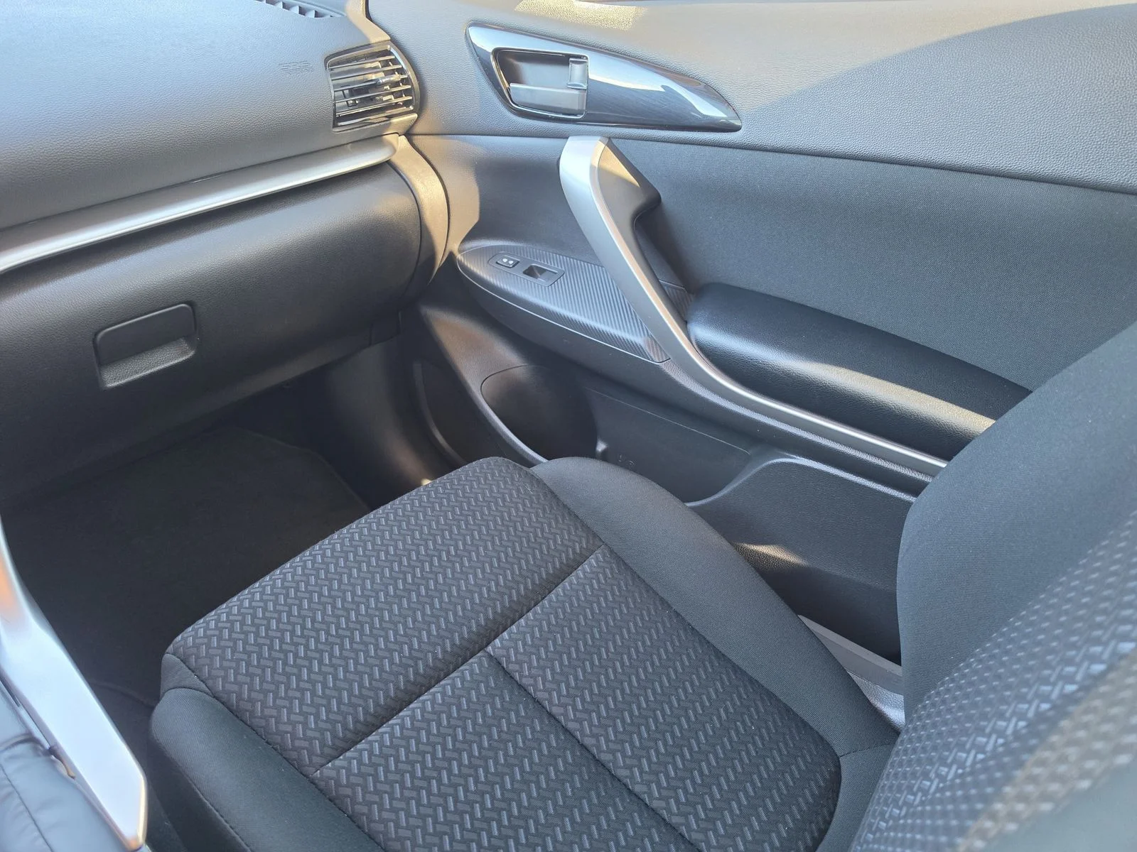 Used 2024  Mitsubishi  image 21