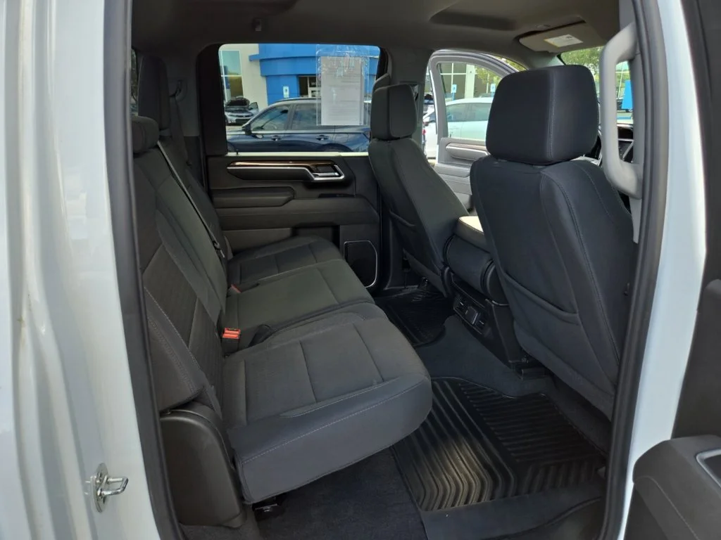 Used 2025 White Chevrolet LT image 22