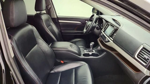 Used 2014 Attitude Black Metallic Toyota AWD 4dr V6 XLE image 25