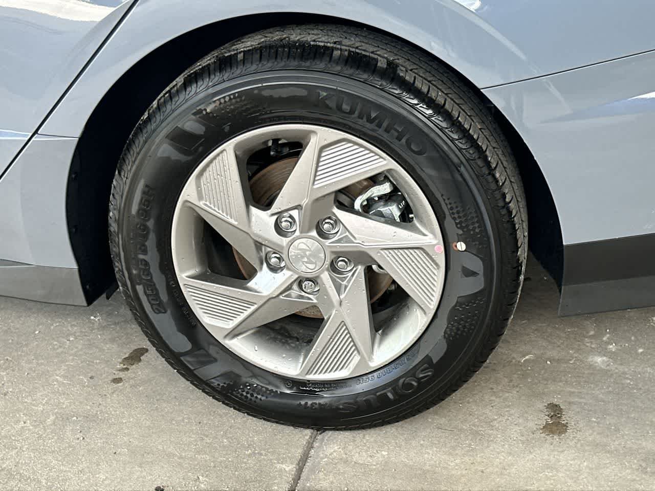 Used 2026 Transmission Blue Hyundai SE image 11