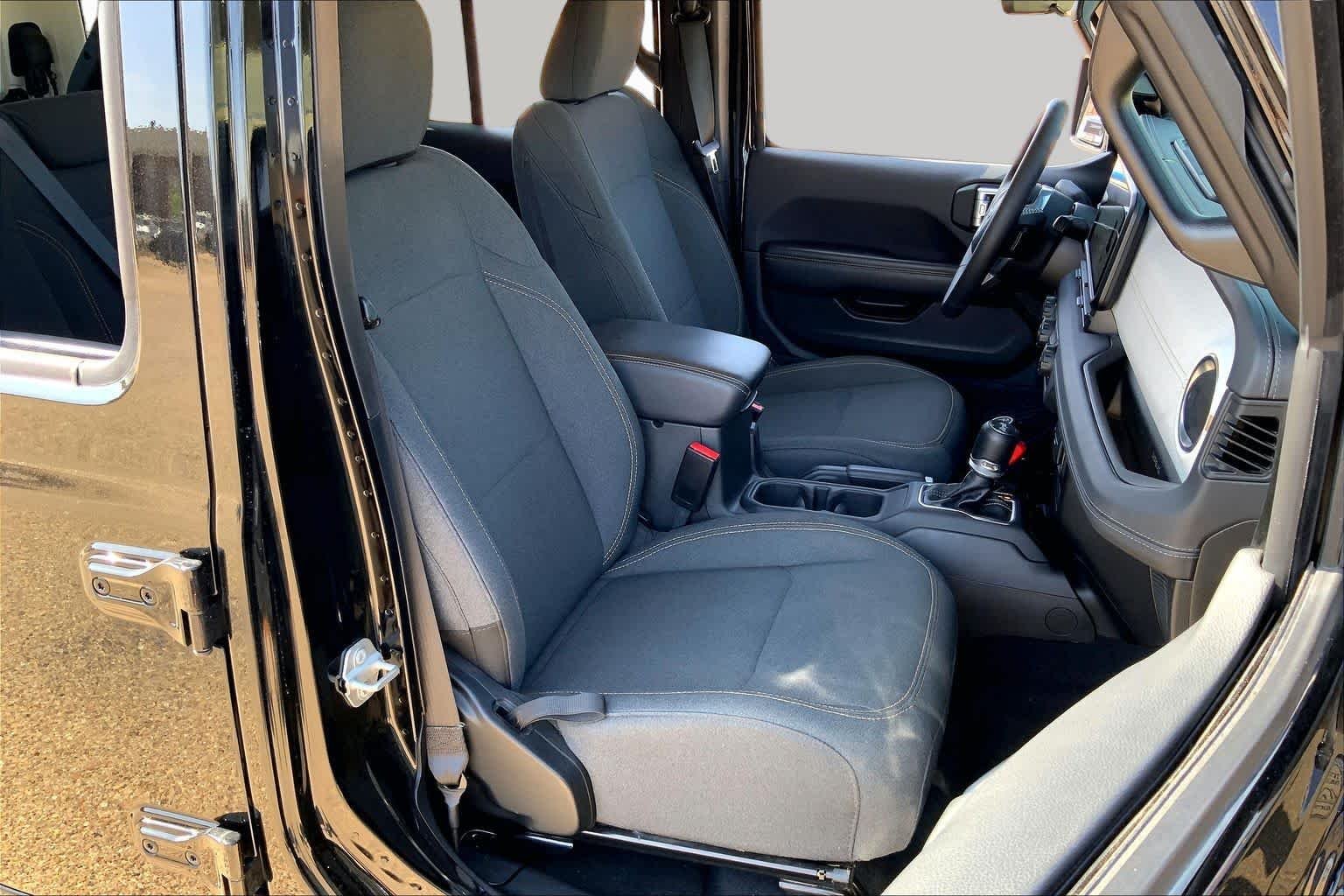 Used 2025 Black Clearcoat Jeep Sahara image 9