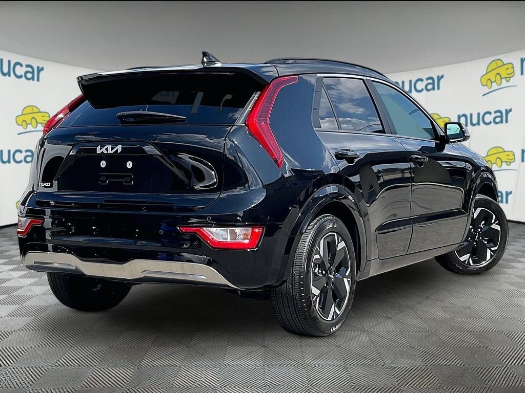 Used 2025 Black Kia Wind image 6