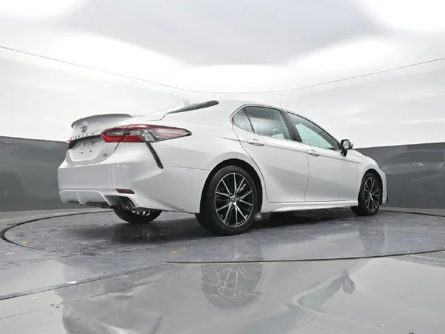 Used 2022 White Toyota SE image 37