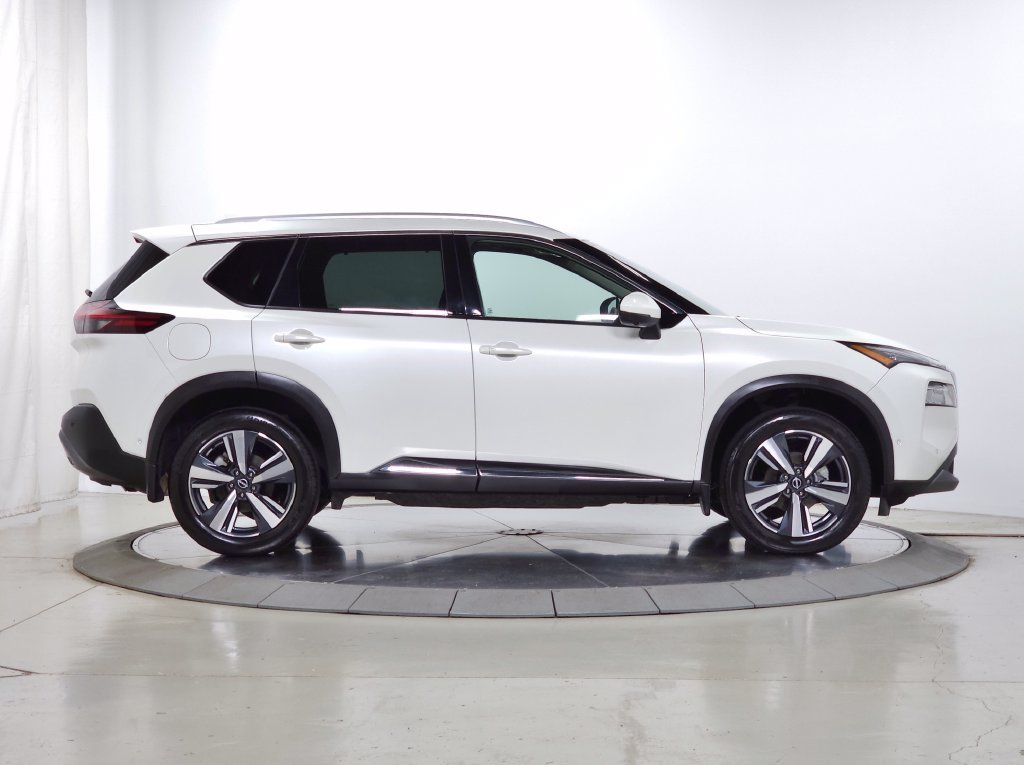 Used 2023 White Nissan SL image 9