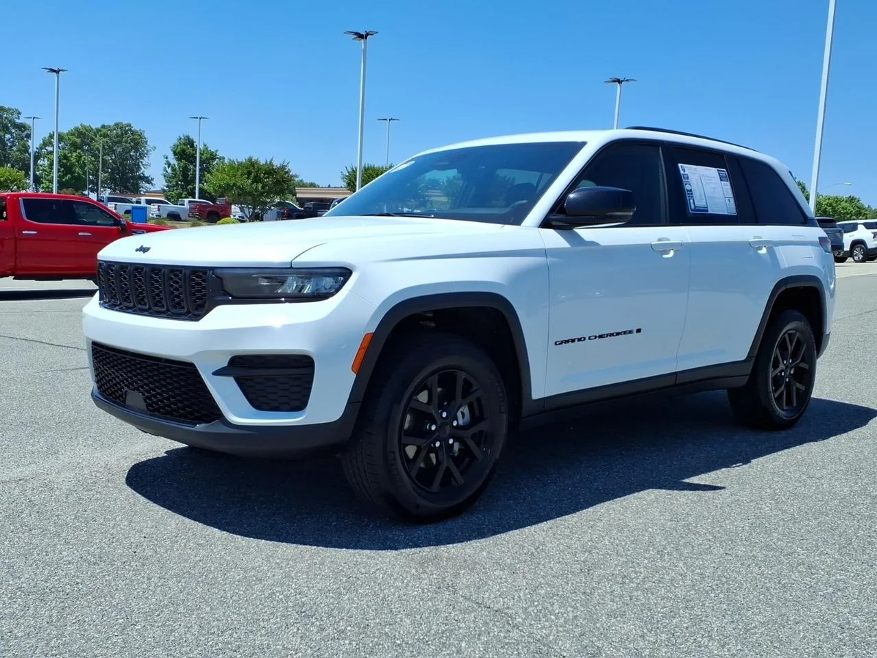 Used 2025 White Jeep Altitude image 23