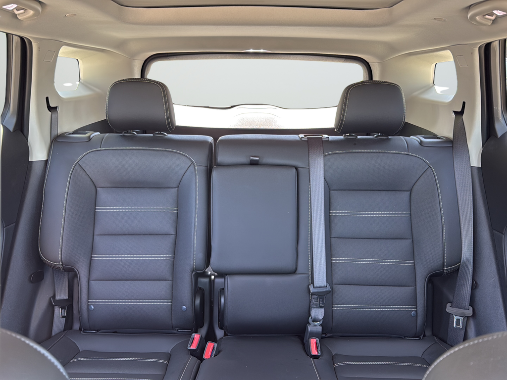 Used 2023 White GMC Denali image 28