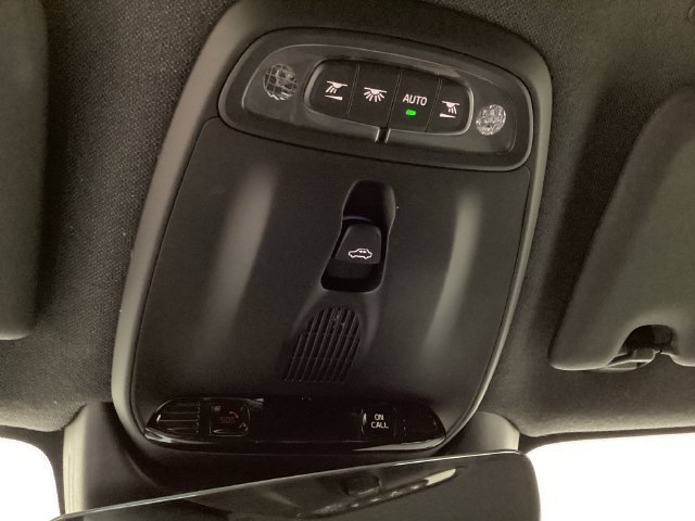 Used 2021 Blue Volvo R-Design image 26