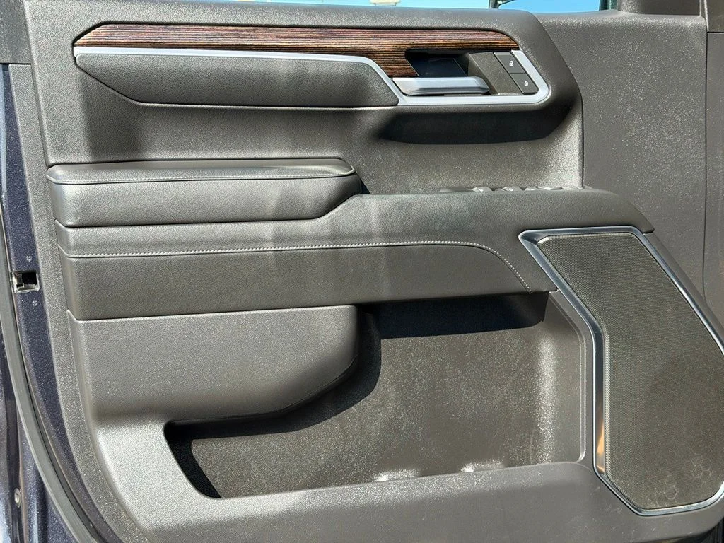 Used 2022 Gray GMC Elevation image 21
