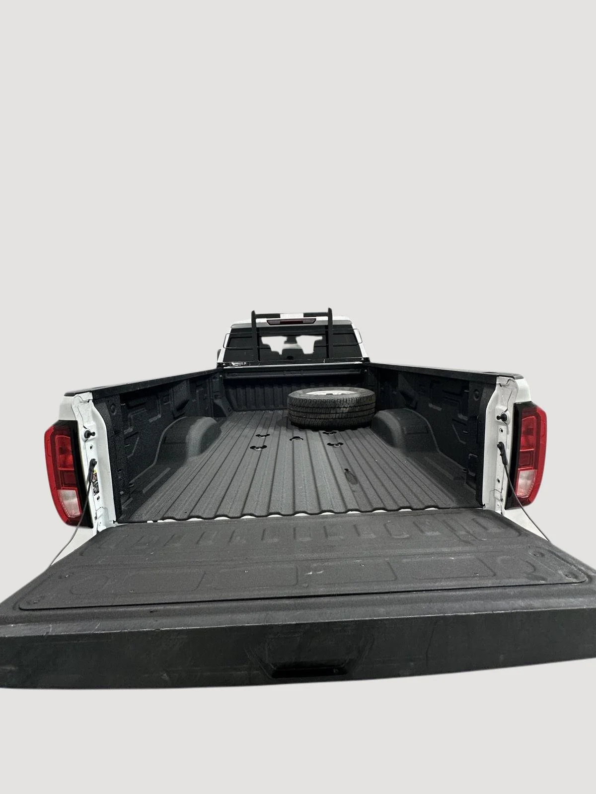 Used 2025 Summit White GMC SLE image 23