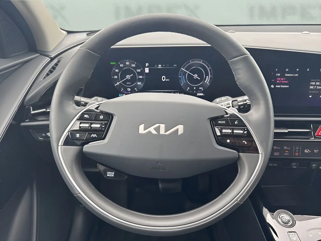 Used 2025 Gray Kia Wind image 13