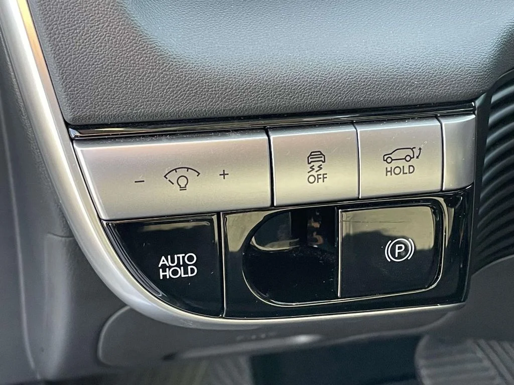 Used 2024 Atlas White Hyundai SEL image 9