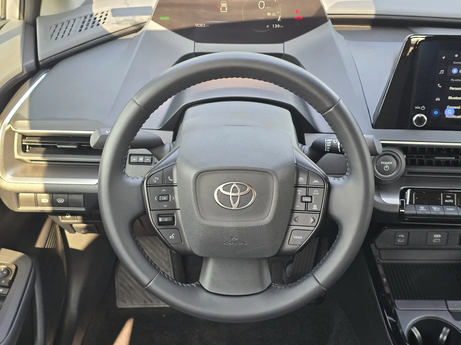 2025 Toyota Prius LE - Photo 15