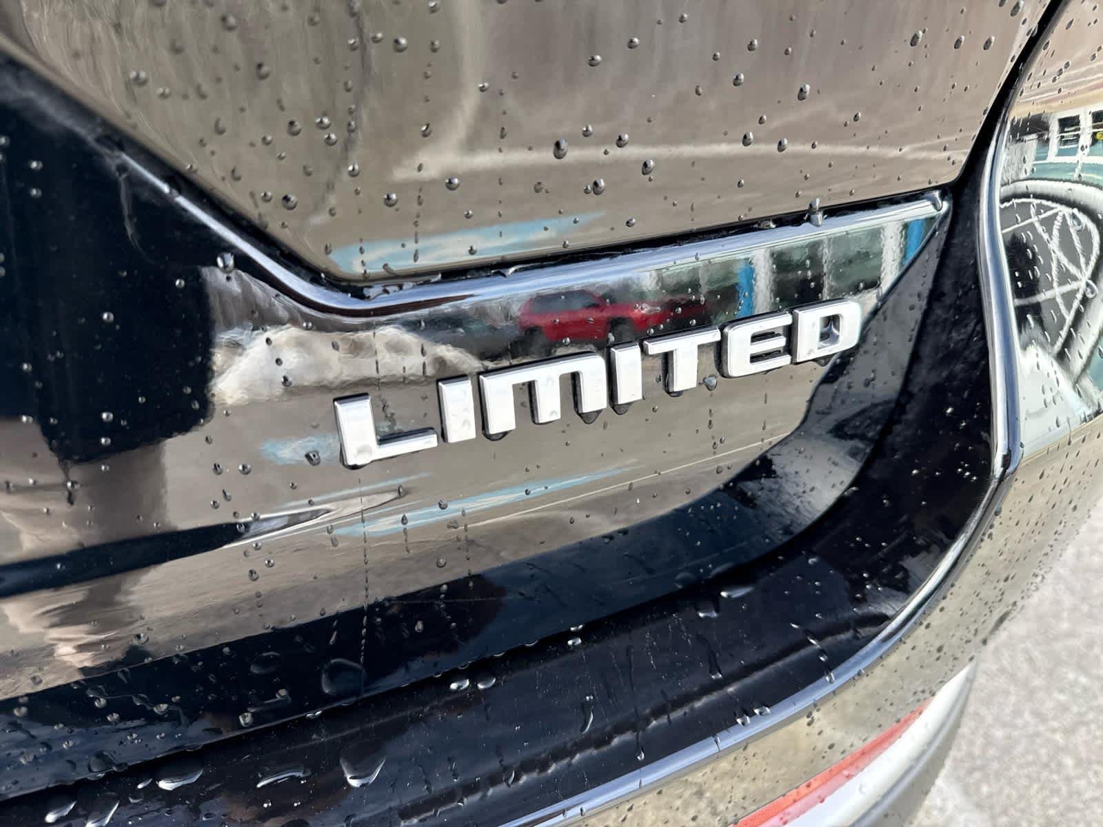 New 2026 Diamond Black Crystal Pearlcoat Jeep Limited image 7