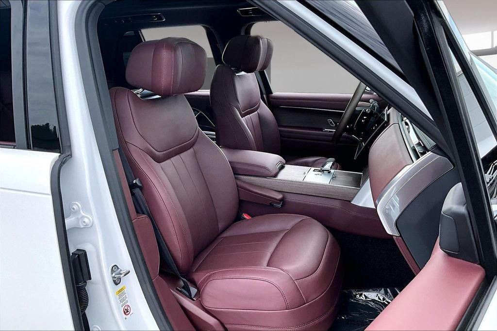 Certified Used 2025 Icy White Satin Land Rover Autobiography image 27