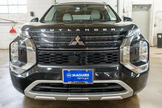 Used 2024 Black Mitsubishi  image 3