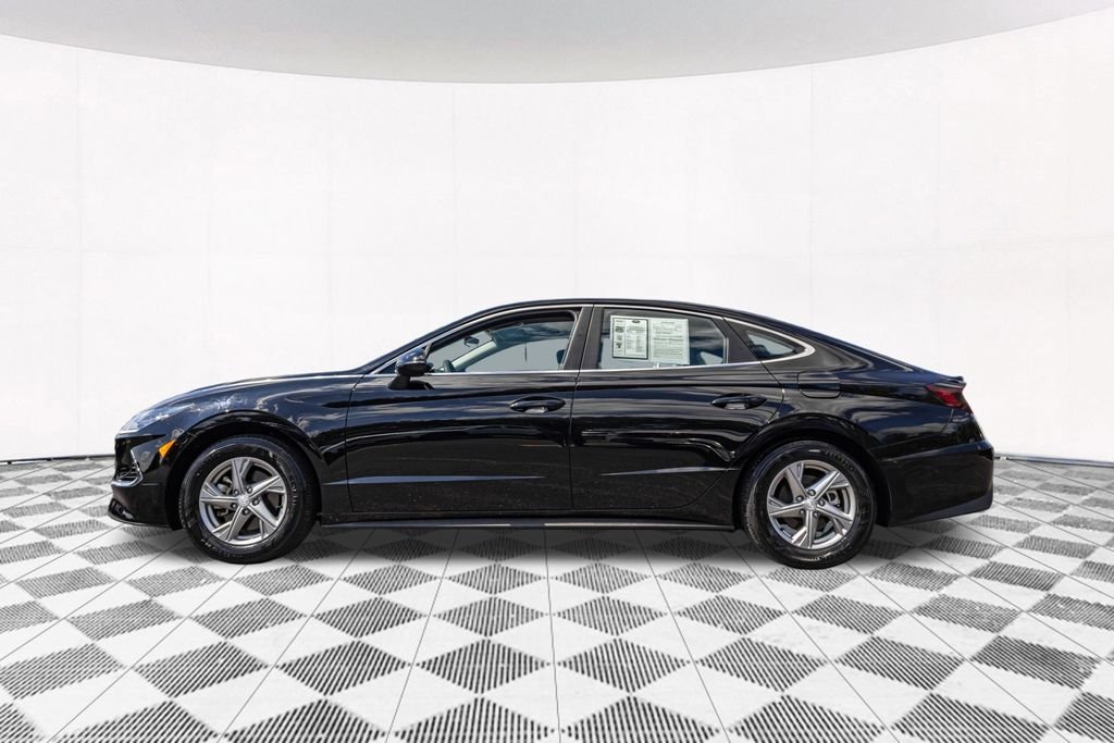 Certified Used 2023 Black Hyundai SE image 7