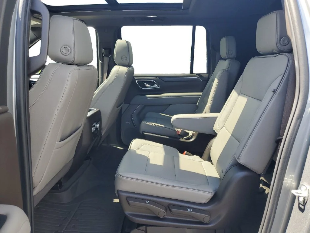 Used 2023 Sterling Metallic GMC SLT image 26