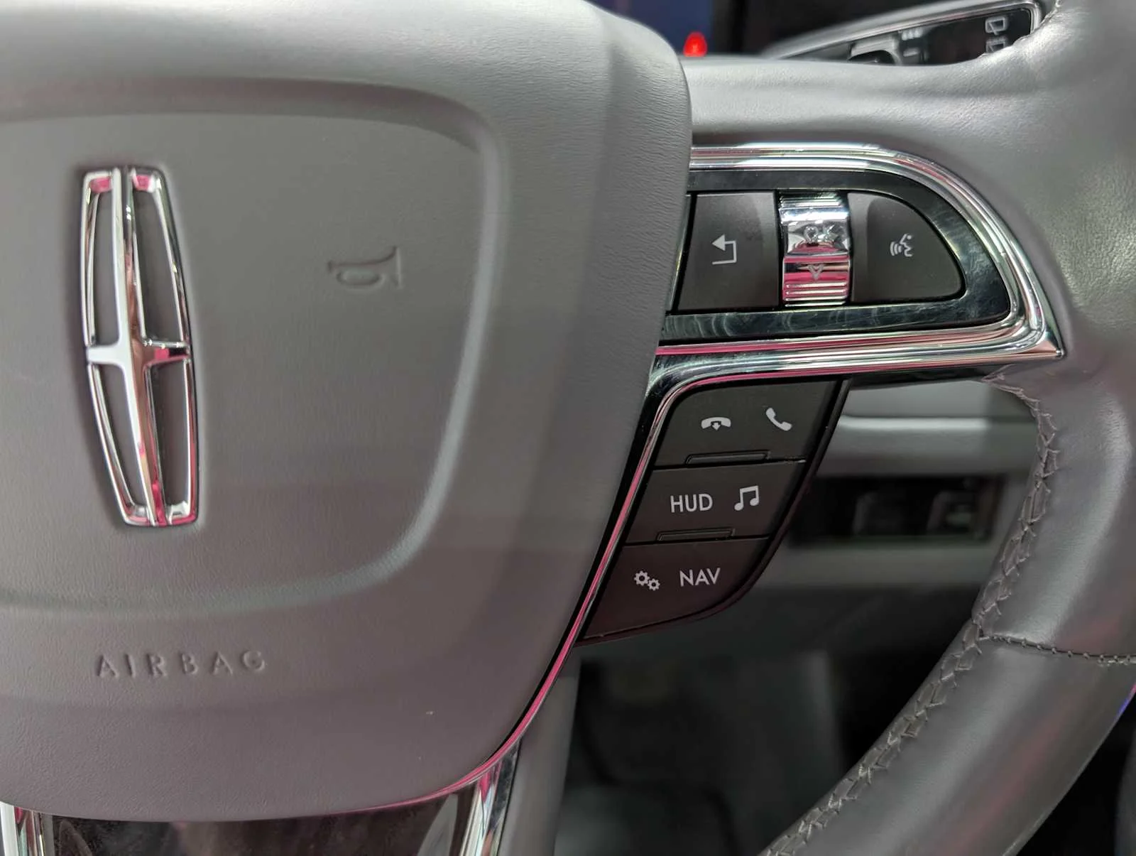 Used 2020 Silver Radiance Lincoln Reserve image 36