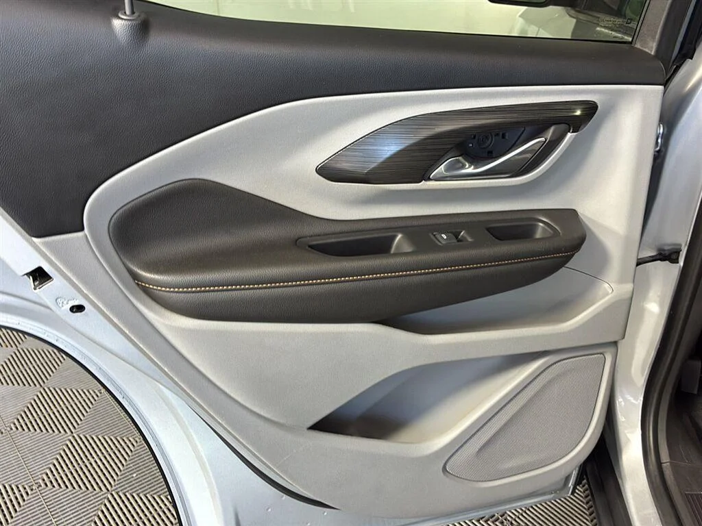 Used 2019 Quicksilver Metallic GMC SLT image 22