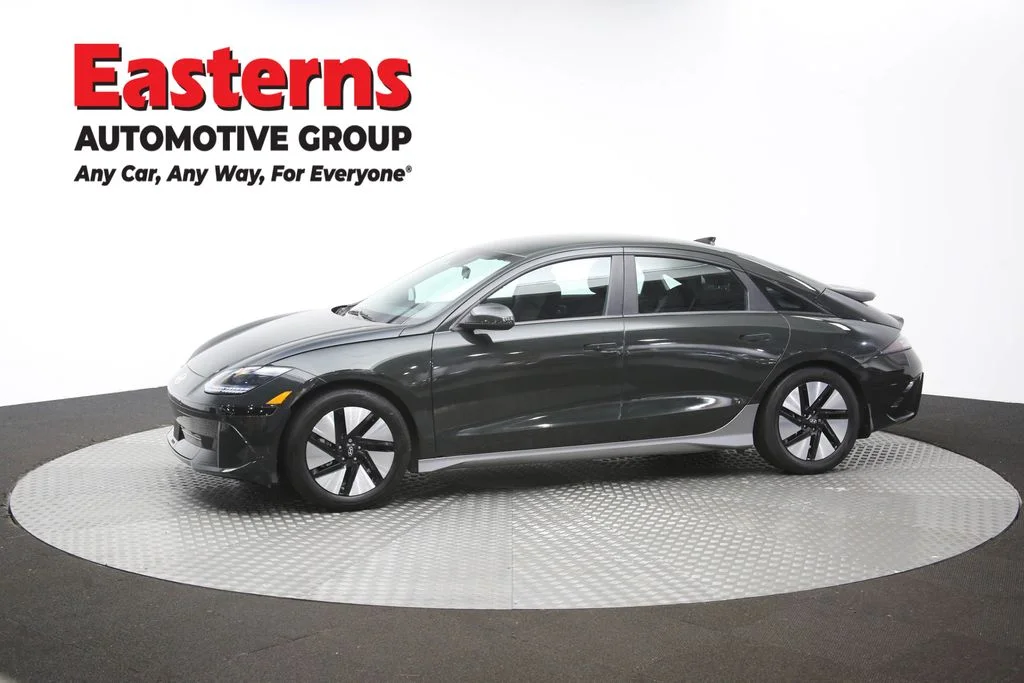 Used 2024 Green Hyundai SE image 58